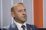 Thumbnail for the post titled: Daut Haradinaj rrëfen për daljen e parë publike të UÇK-së: S’kisha uniformë, ma dha Musë Jashari