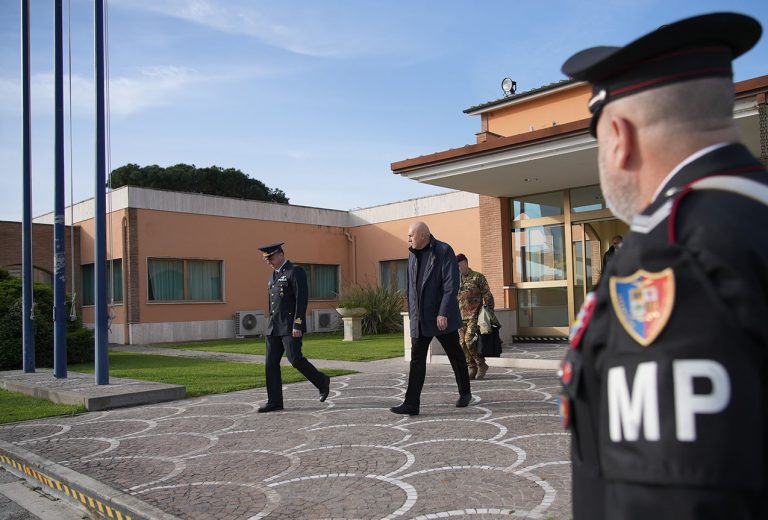 Ministri i Mbrojtjes i Italisë viziton Kosovën