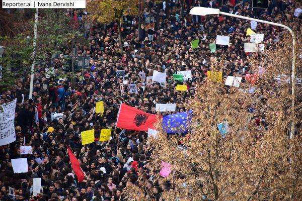 Protesta e opozitës para Bashkisë, rrugët që do të bllokohen nesër! Policia thirrje tubuesve të mos kryejnë akte dhune