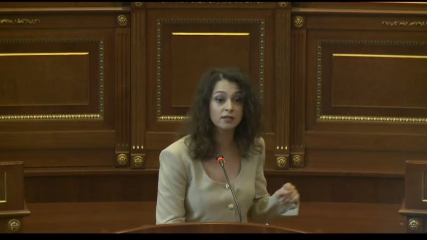 Kica-Xhelili: Nuk më duhen raportet e “Freedom House” dhe i DASh-it për ta kuptuar se Qeveria Kurti është e korruptuar