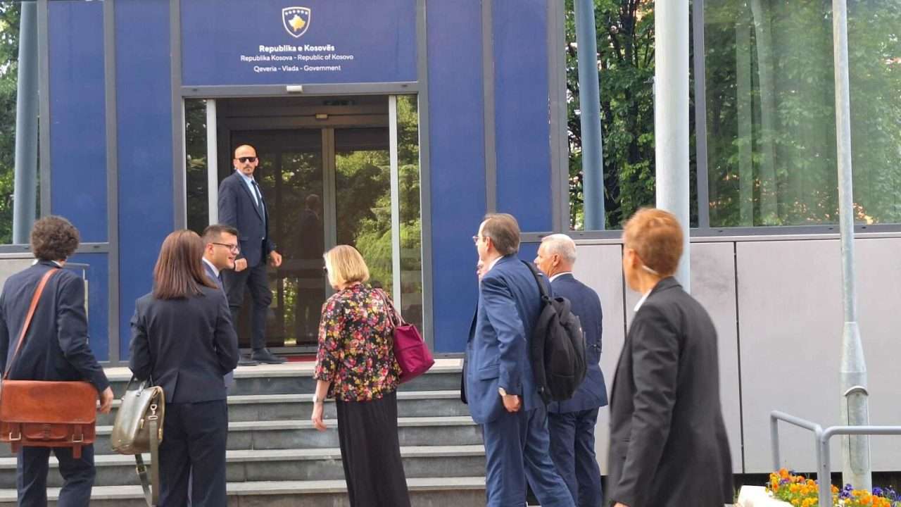 Kryeministri Albin Kurti ka pritur në takim Zëvendësndihmës Sekretaren e Departamentit të Shtetit nga byroja për Demokraci, të Drejta të Njeriut dhe Punë, Nicole Chulick